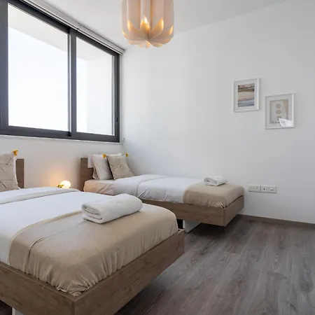 Taupe's 2-bedroom In Apartmán *