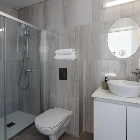 Taupe's 2-bedroom In Apartmán Larnaca
