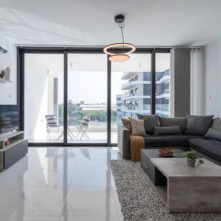 Apartmán Taupe's 2-bedroom In Larnaca
