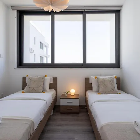 Taupe's 2-bedroom In Apartmán *