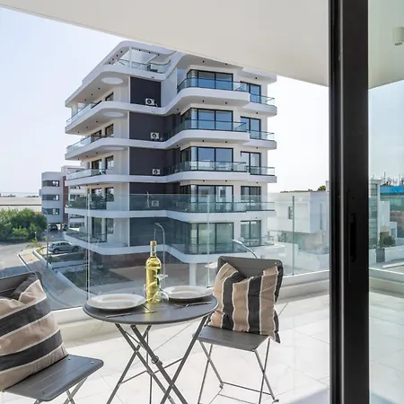 Taupe's 2-bedroom In Larnaca
