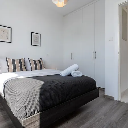 Apartament Taupe's 2-bedroom In Larnaca