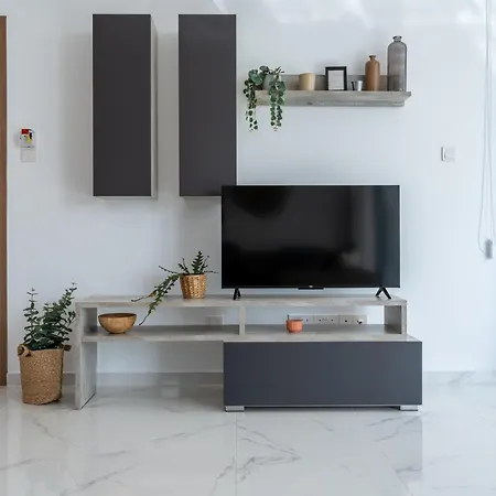 Taupe's 2-bedroom In * Lárnaka