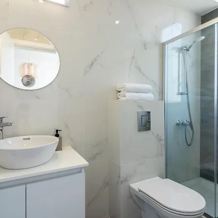 Taupe's 2-bedroom In Apartman *